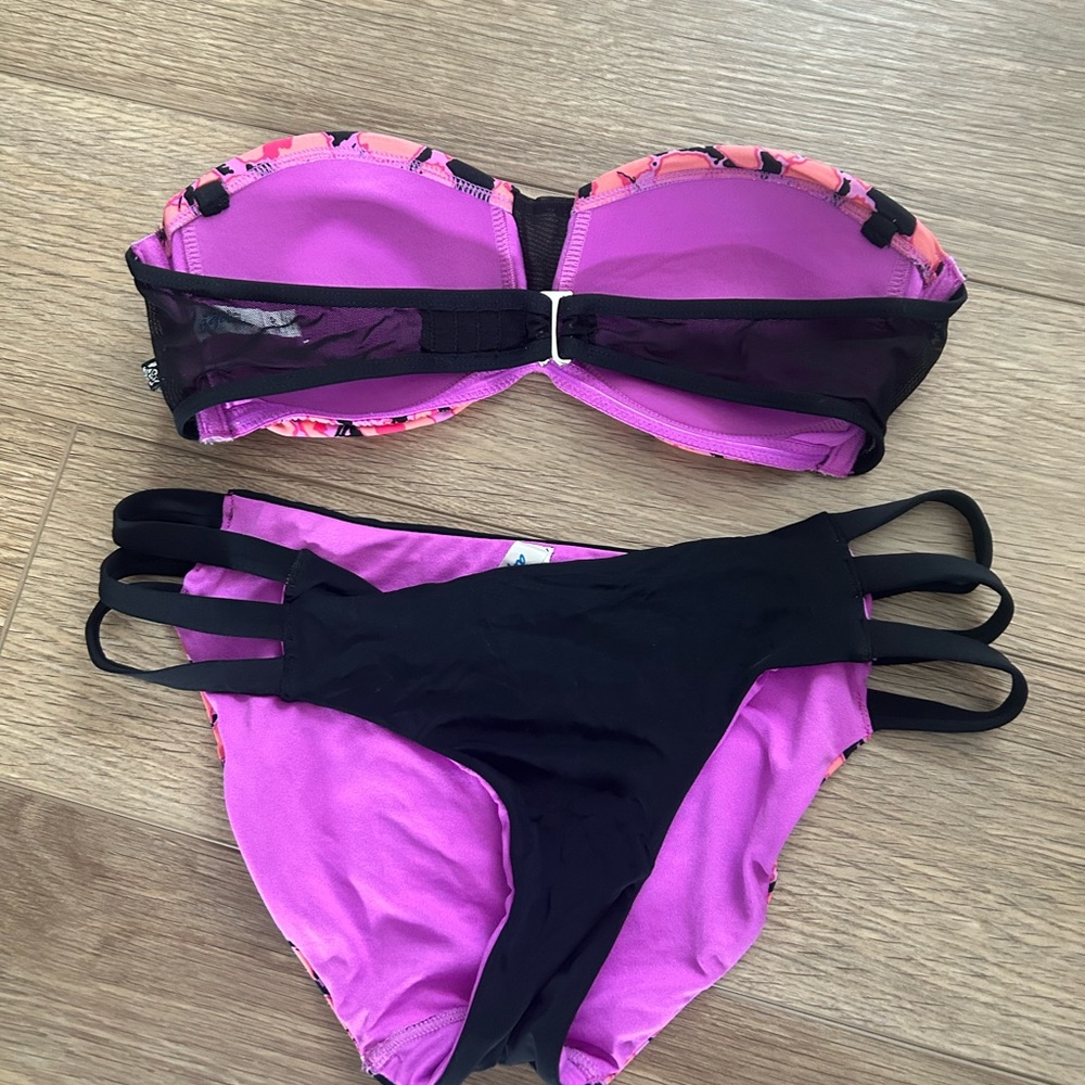 Bikini - Picture 4 of 4